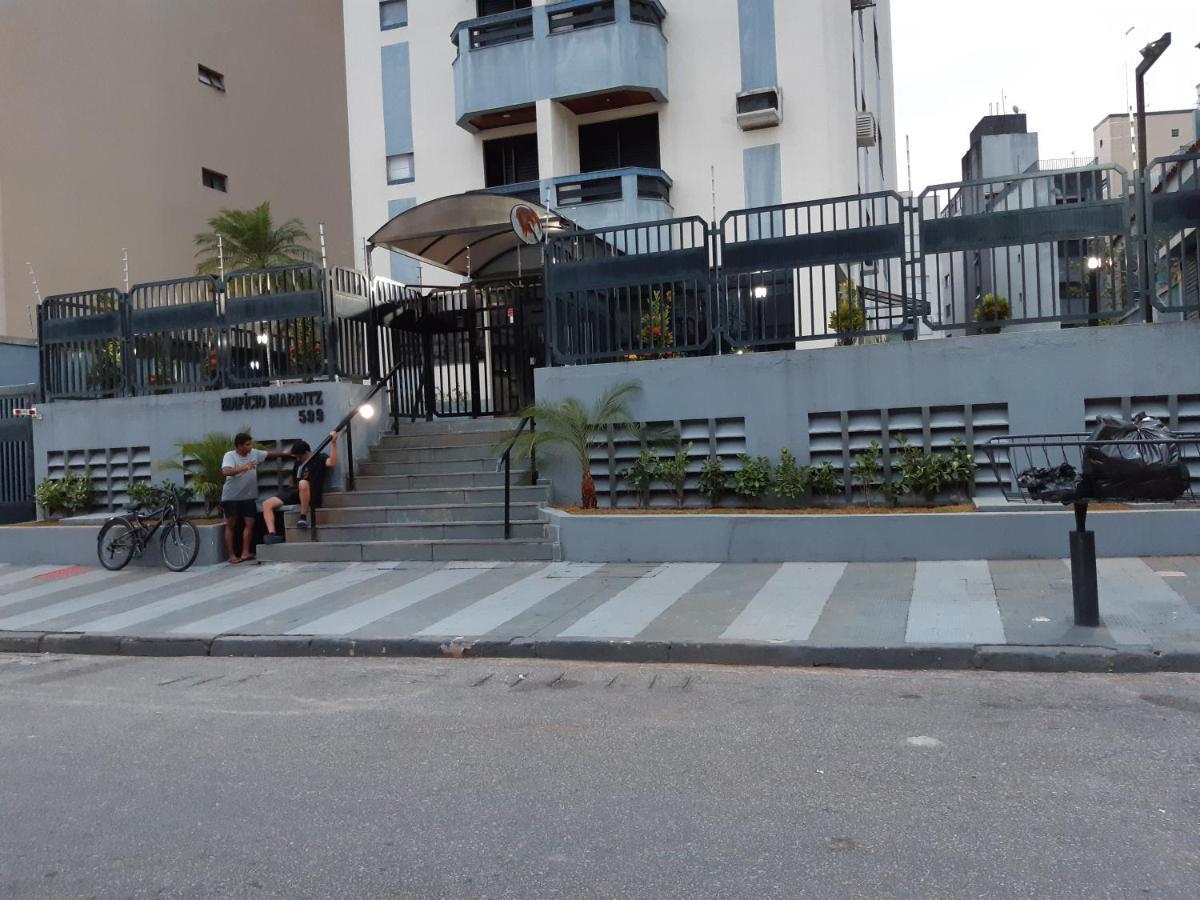 Apartamento Praia Da Enseada Гуаружа Екстериор снимка