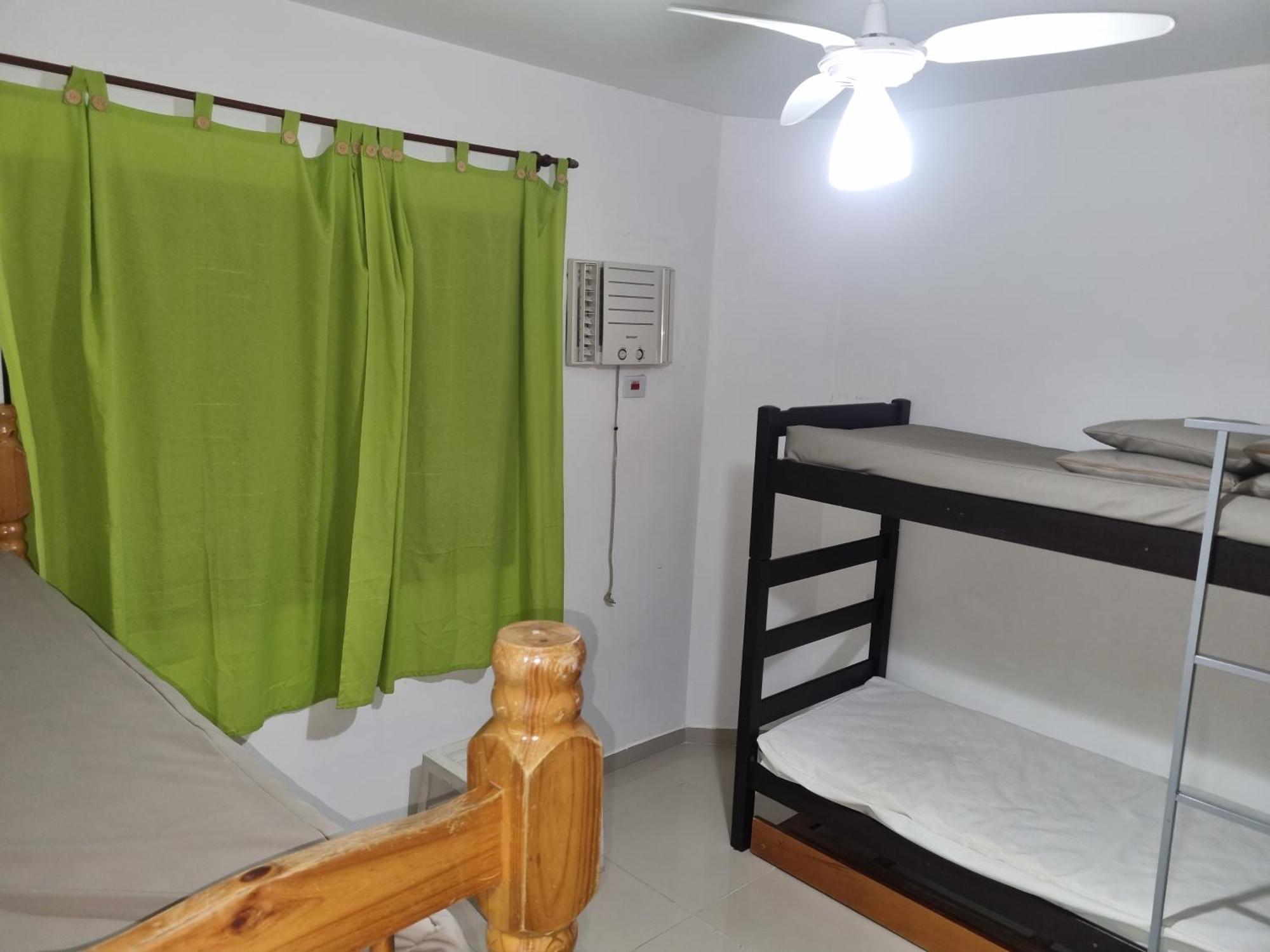 Apartamento Praia Da Enseada Гуаружа Екстериор снимка