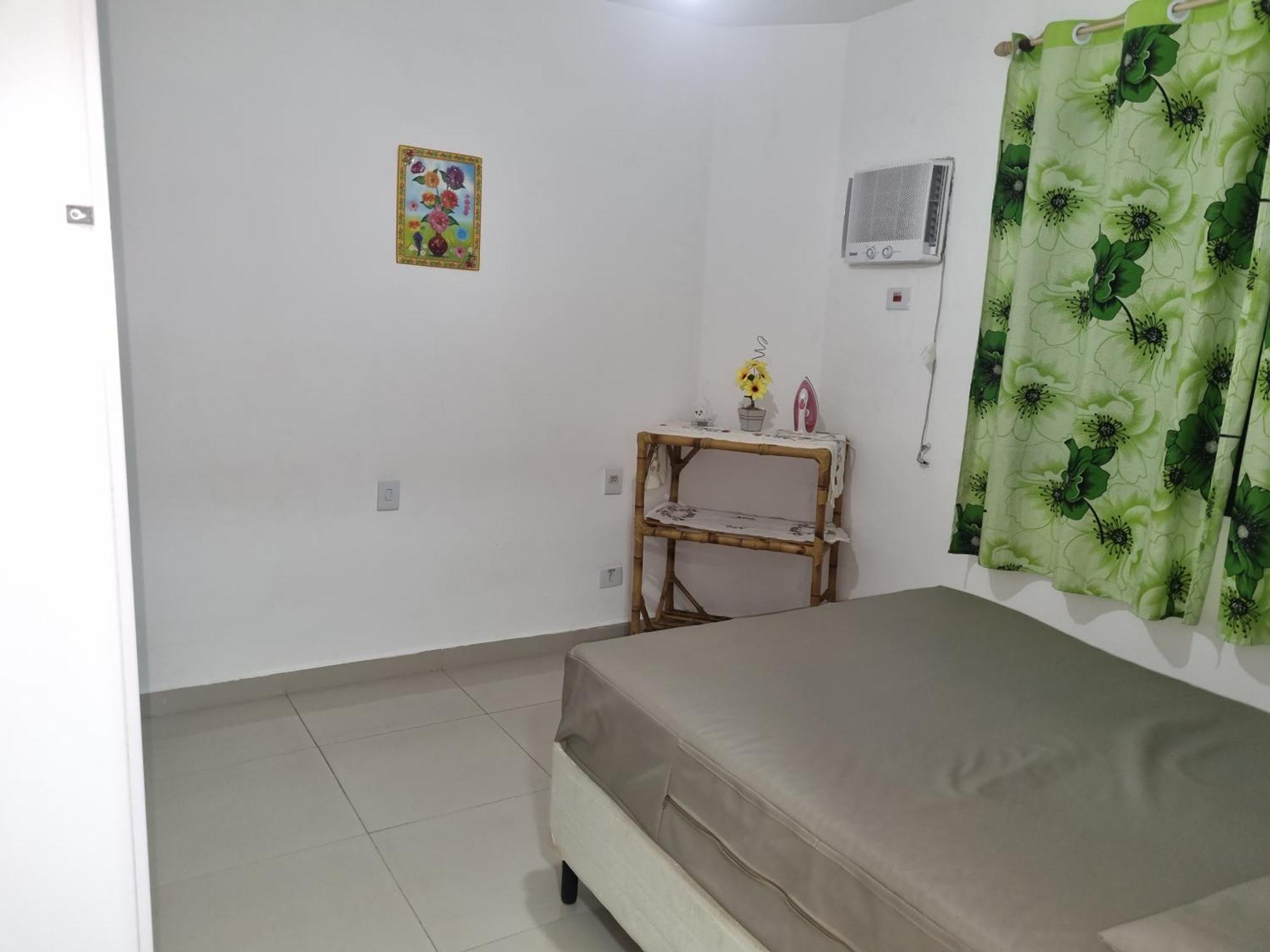 Apartamento Praia Da Enseada Гуаружа Екстериор снимка